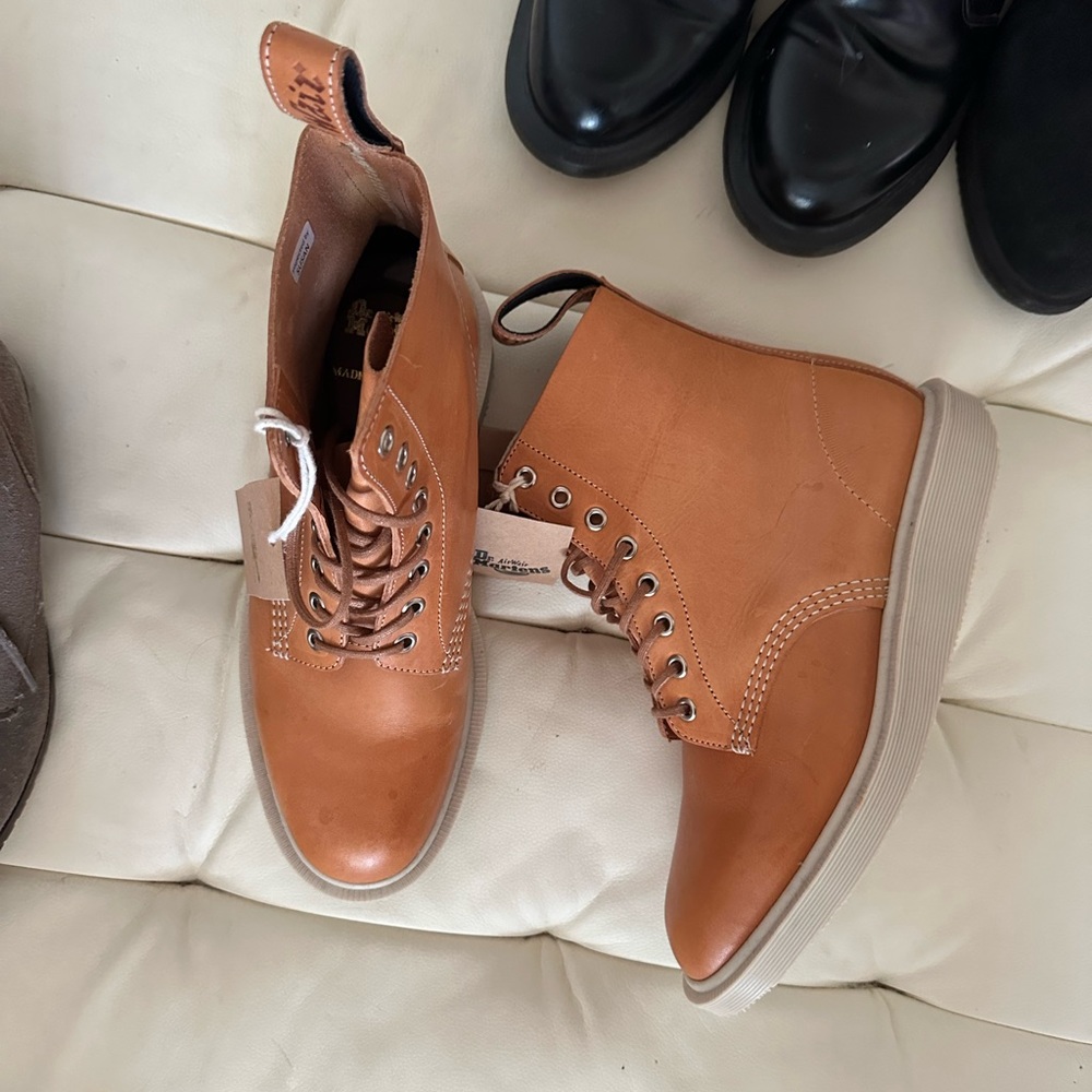 Dr. Martens Whiton Tuscan Tan Leather Lace Ankle Boot UK 7 Men 7.5 Women 9.5 10